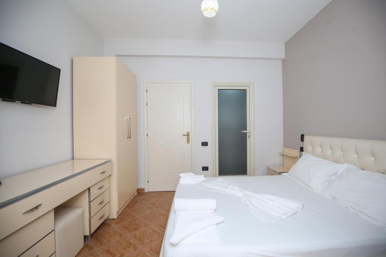 Hotel Vila Stefa Vlore Bagian luar foto